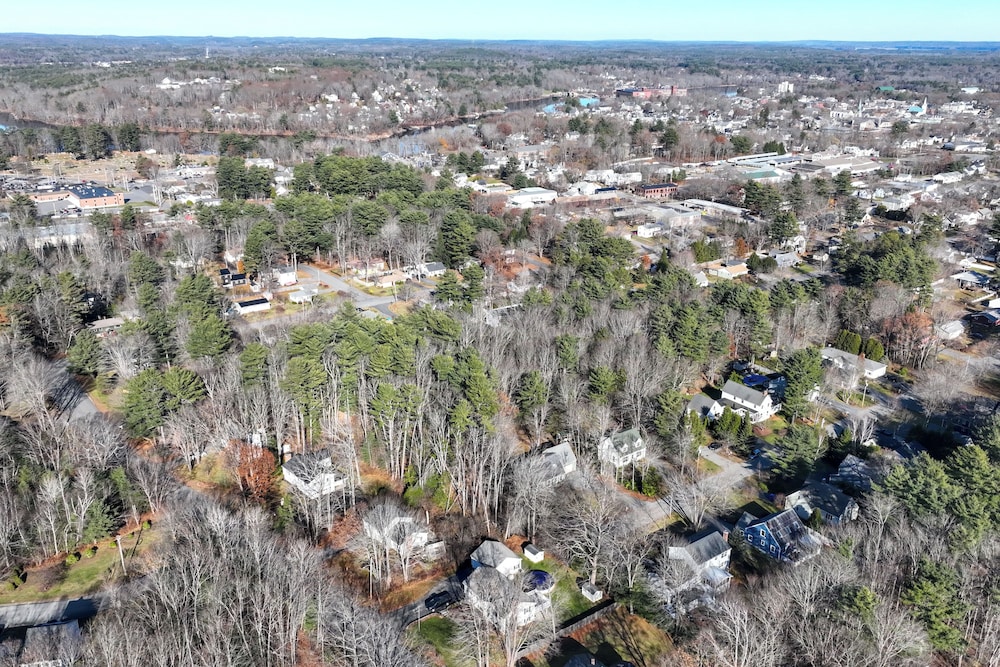 1 Mi to Maine Street! Mcm-style Home in Brunswick