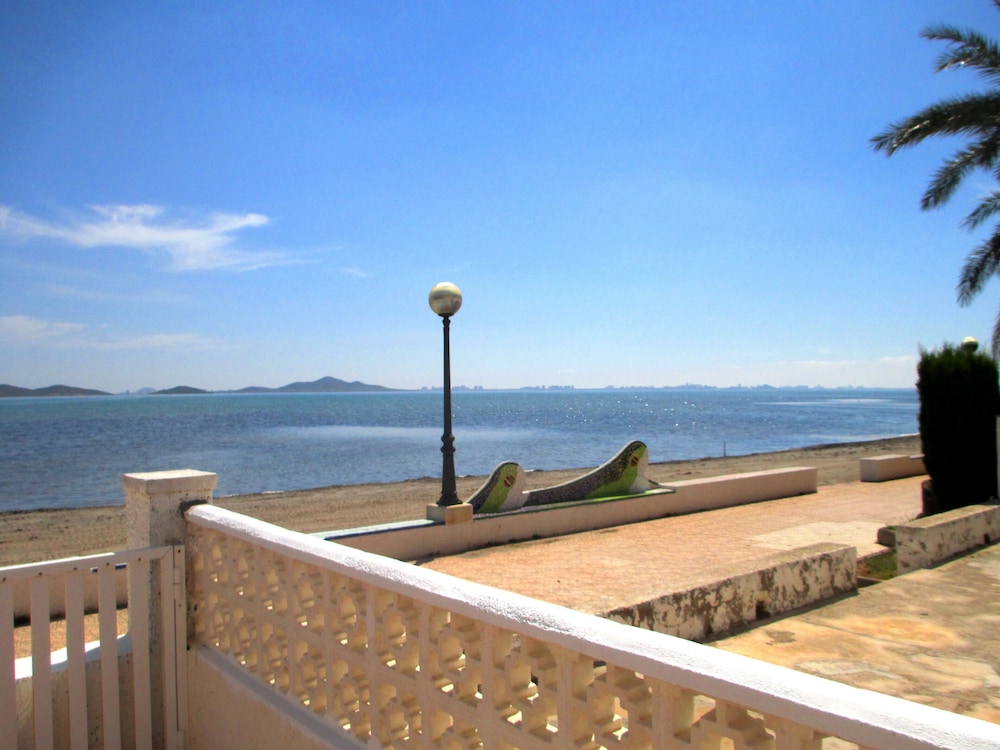 Beachfront House,sea Views Near Historic Cartagena