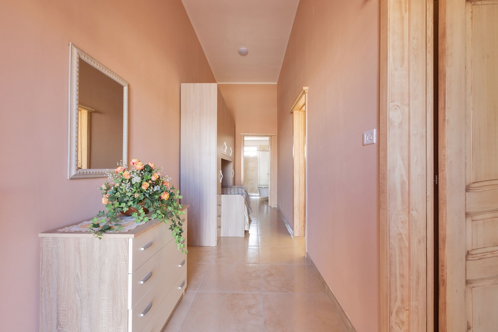 2038 Villetta Gloria view 2