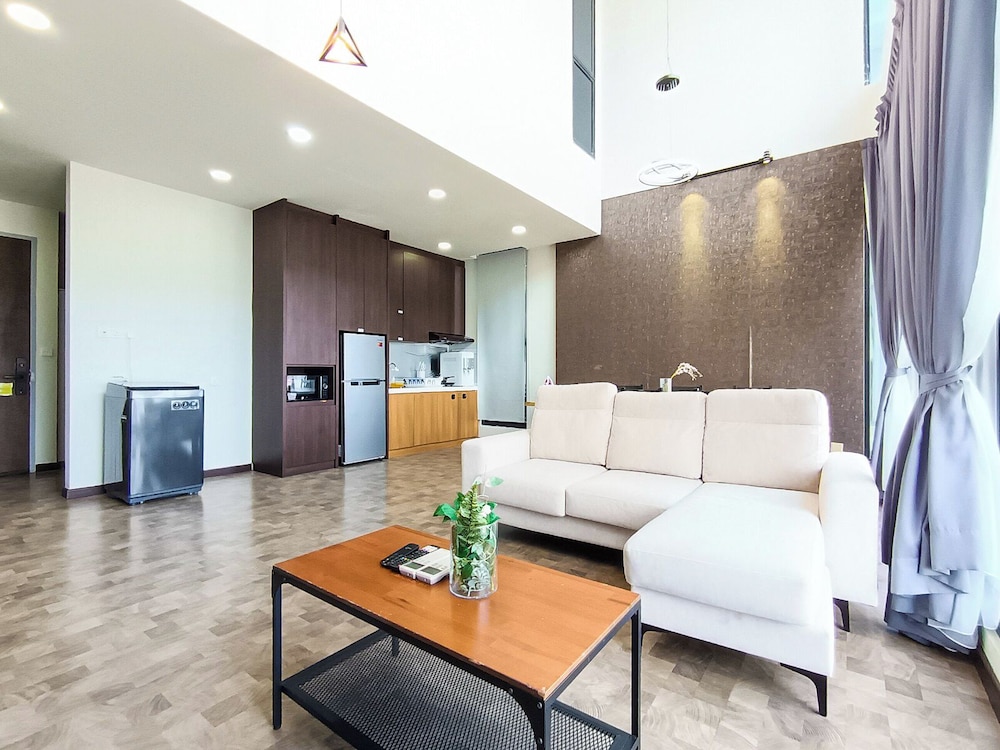 Expressionz Suites by Manhattan Group