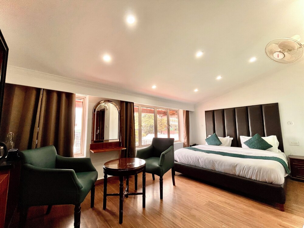 Hotel Roshie Mall Road Mussoorie