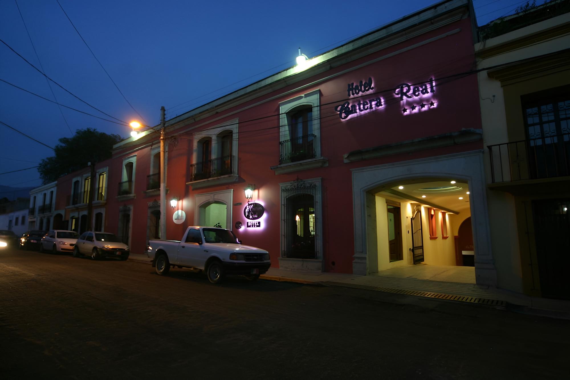 Hotel Cantera Real