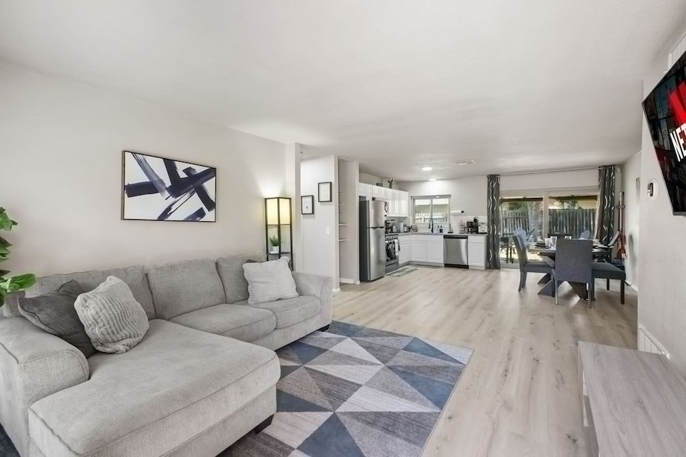 Cozy 3BR Home Family-friendly Near Attractions
