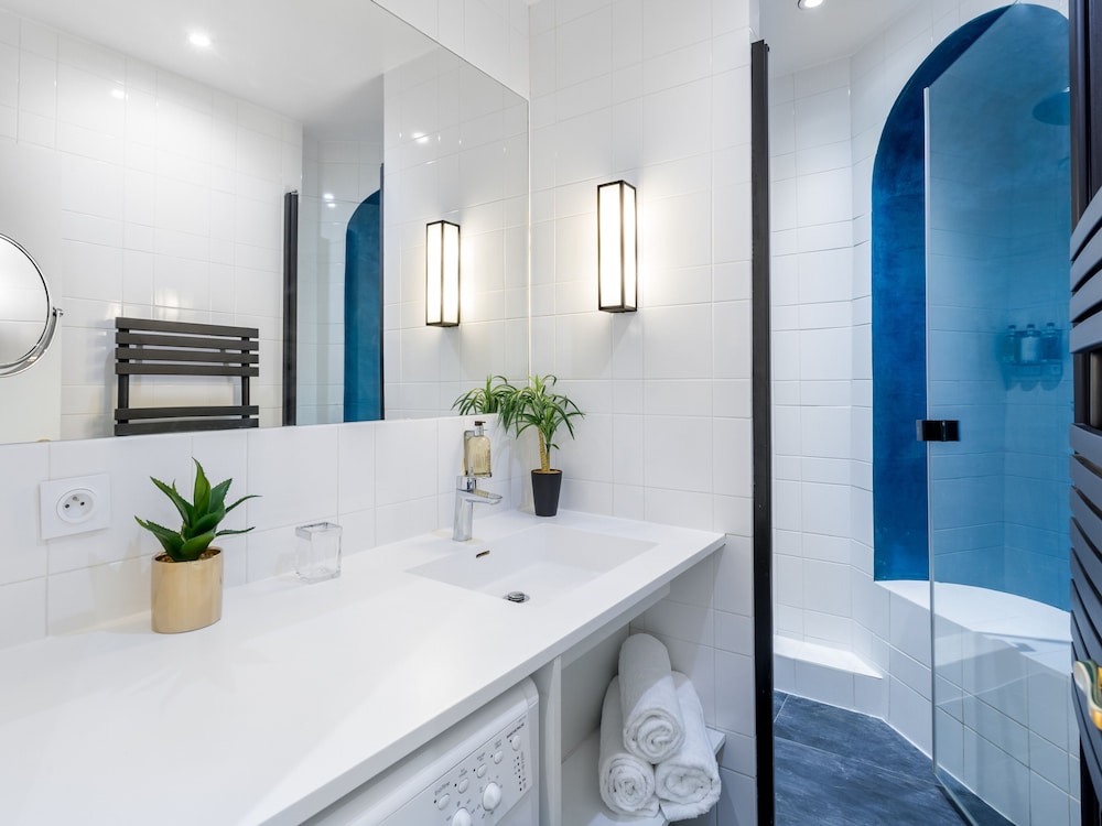 Merveil Luxury Suites - Royale - Saint Honore view