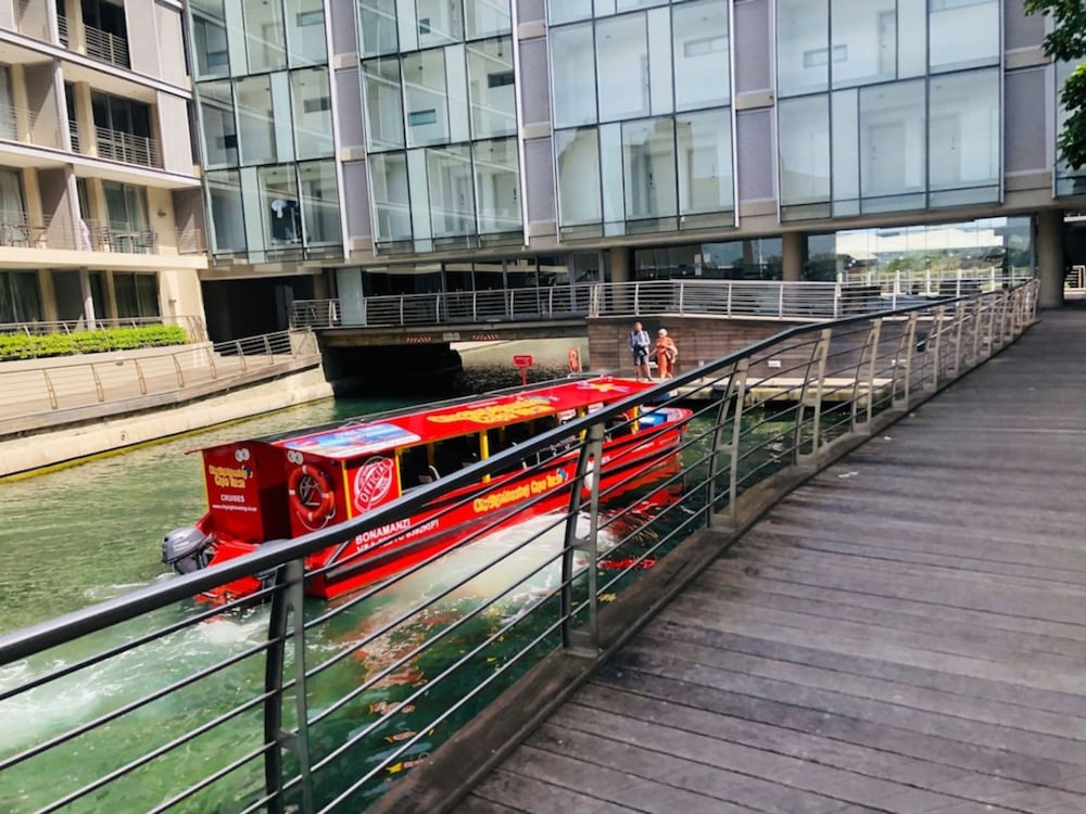 Modern 1-bed V A Waterfront Canal Harbor Views