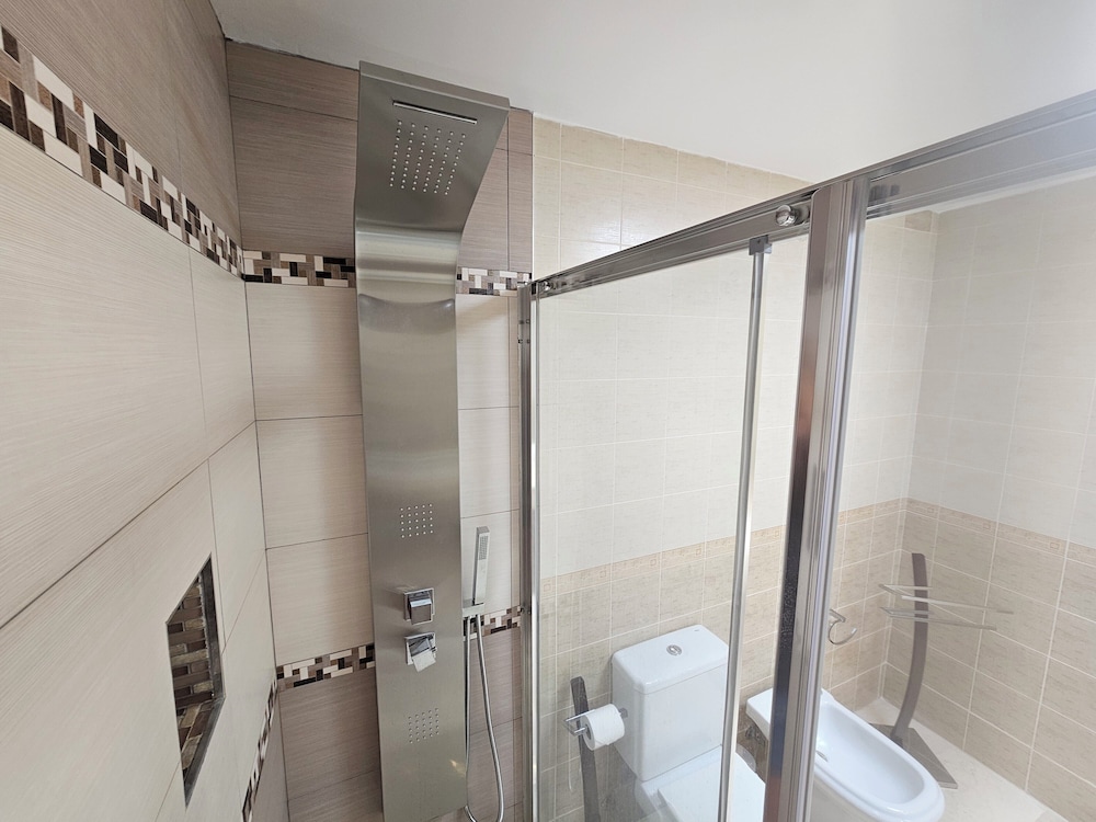 Welcoming and Modern Holiday Home With Access to Swimming Pool