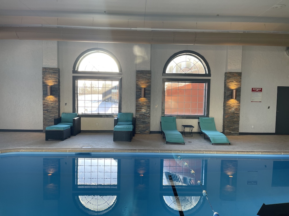 Bloomington Vacations - The Chateau Hotel and Conference Center - Property Image 4