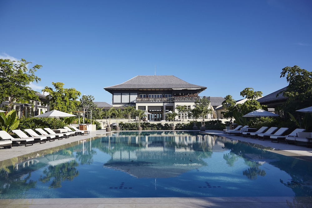 Nassau - Paradise Island Vacations - The Island House - Property Image 1