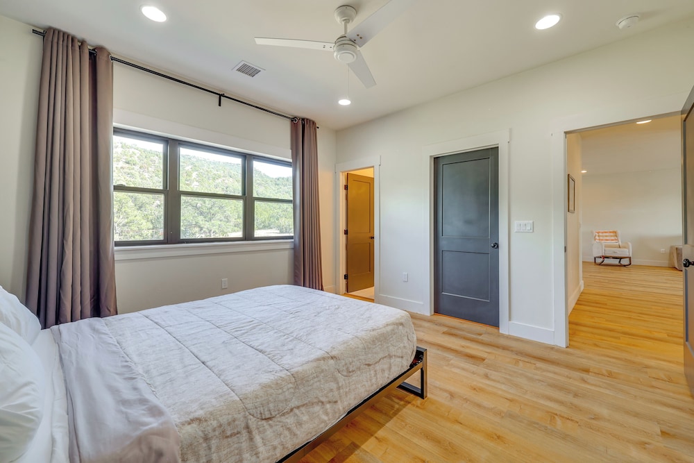 Nat'l Forest Access & Mtn Views: Family Eagar Home