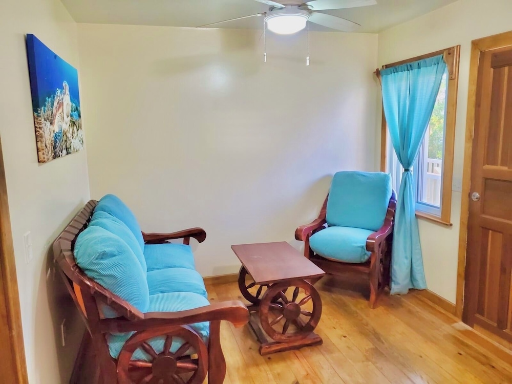 Utila Seabreeze Vacation Apartments