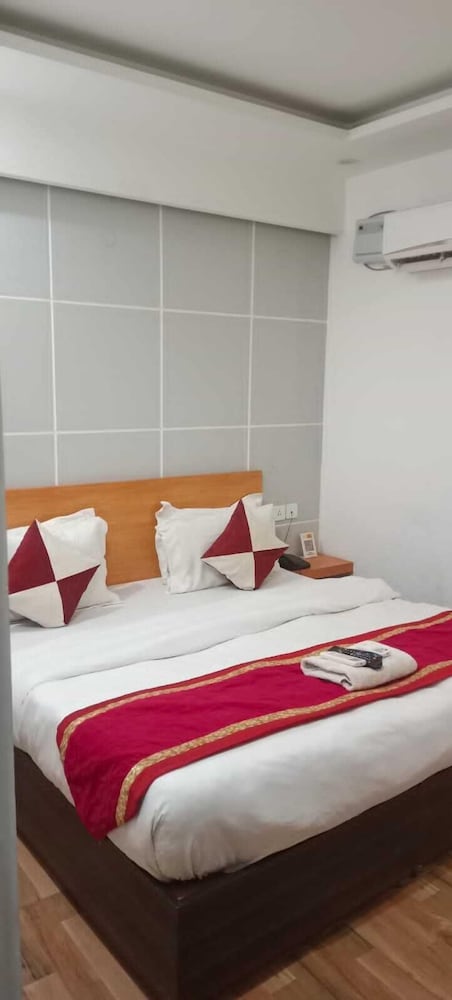 Saavi Hotel Sector 10 view 2