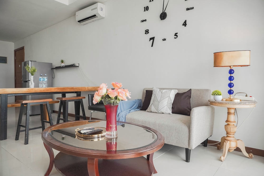 Spacious And Comfortable 2Br At Green Bay Condominium Apartment
