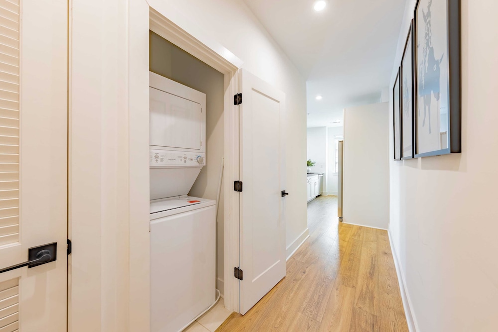 13 Modern Condos Near Downtown Nashville 26 Total Bedrooms, Sleeps 90 The Heights by Avantstay