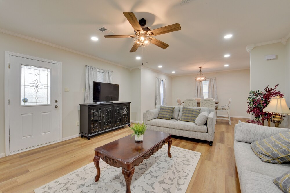 Walking Distance to Casino: Home in Westlake!