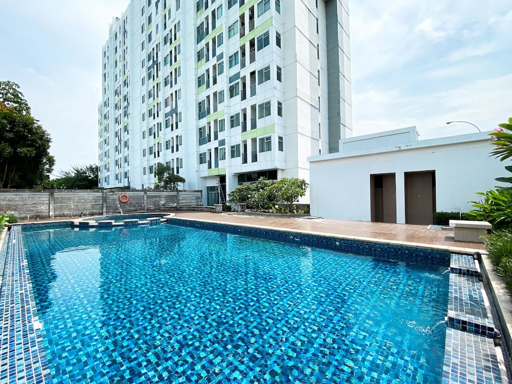Comfy And Homey Studio At Enviro Apartment