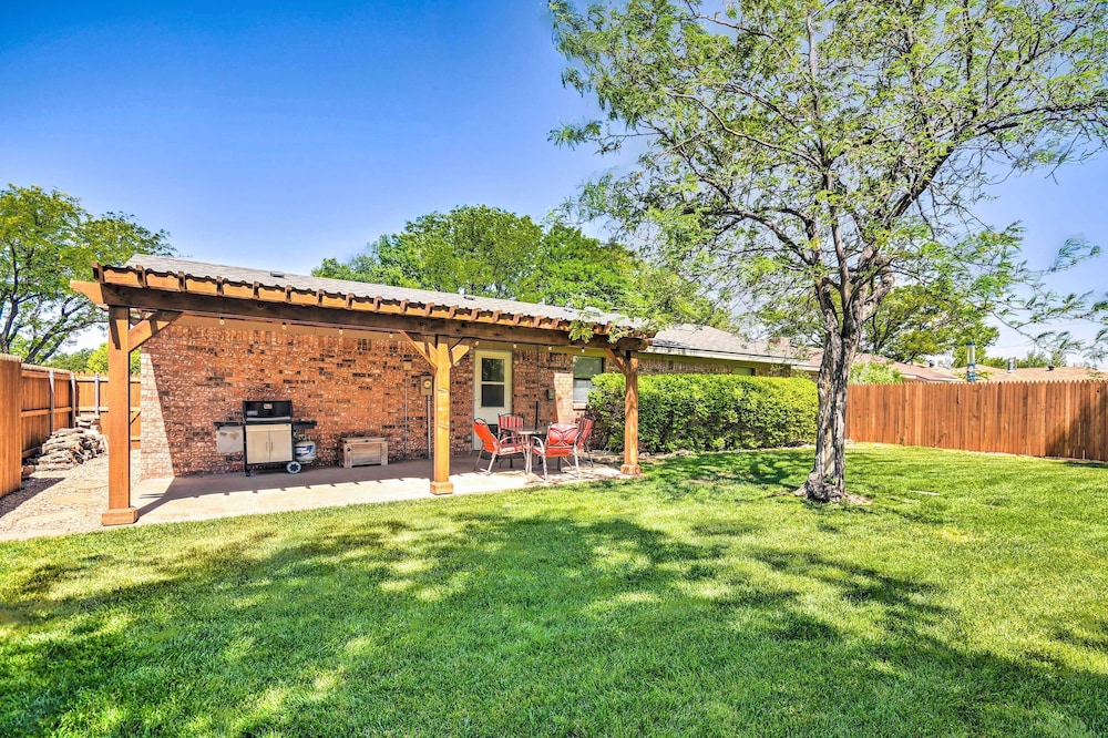 Unique Ranch-style Home < 2 Mi to Downtown! view 5