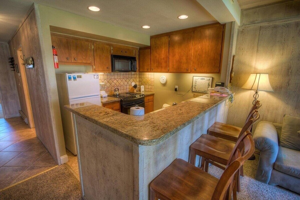 Lake Tahoe Vacations - Hawks View 3 Bedroom Home by RedAwning - Property Image 21