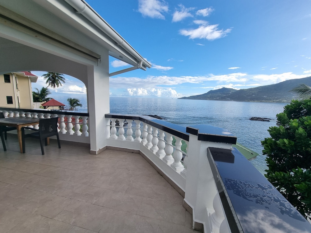 The Drake Seaside Apartment