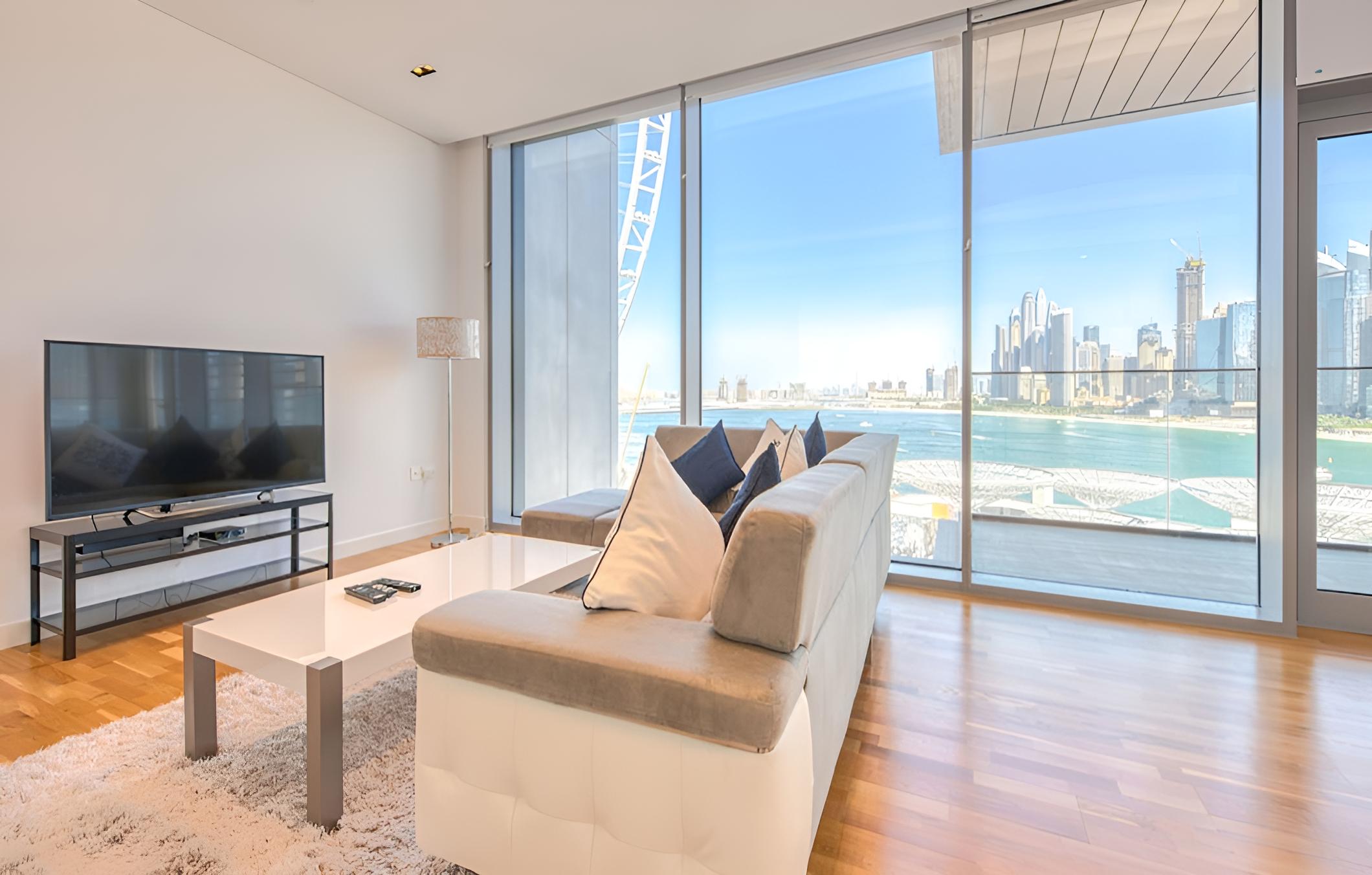 Beautiful Large 3 B/R Apt in BlueWaters Island