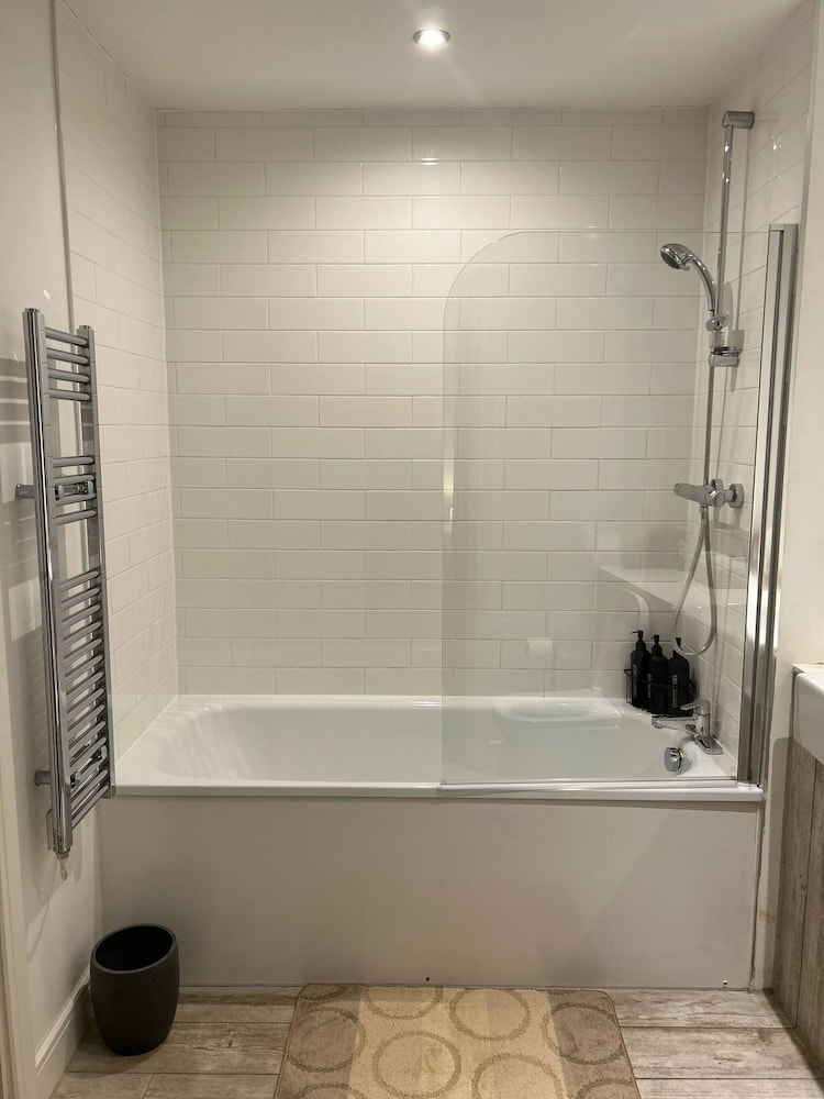 The Dyche - Central Manchester Spacious Apartment - Local Attractions