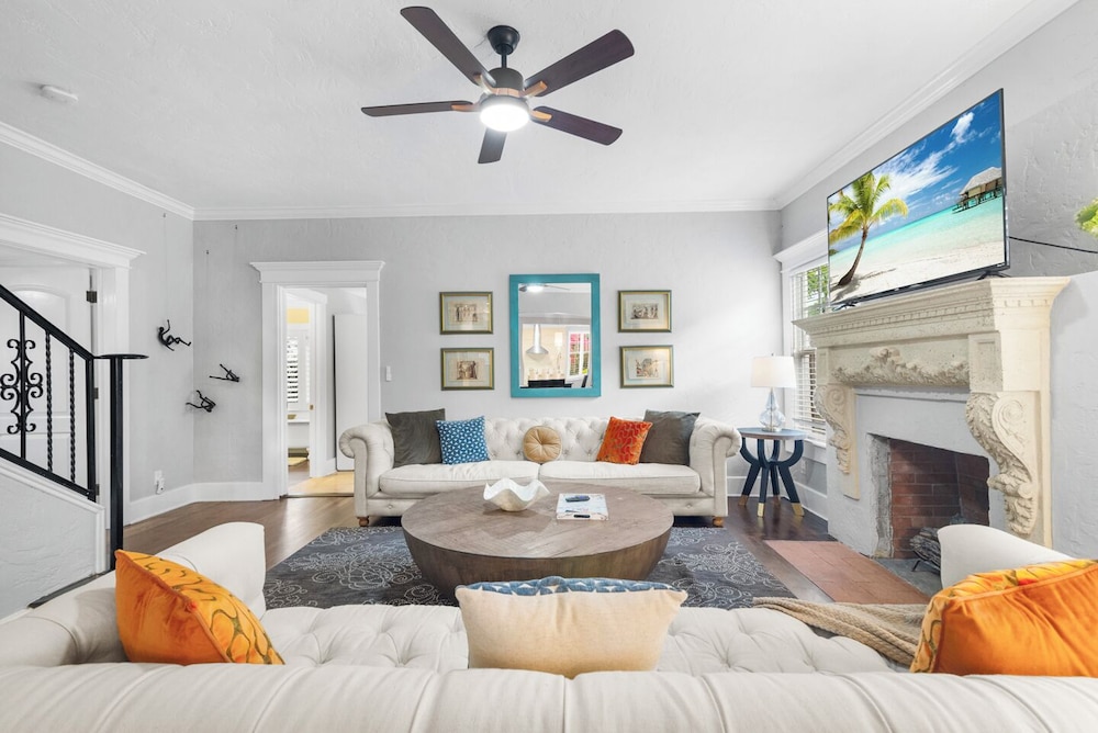 2 Mansions Pool Garden & BBQ Sleeps 22-8 BR