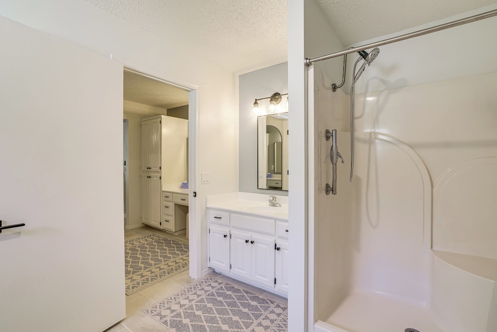Bike, Golf, Swim: Modern Bella Vista Home w/ Deck!