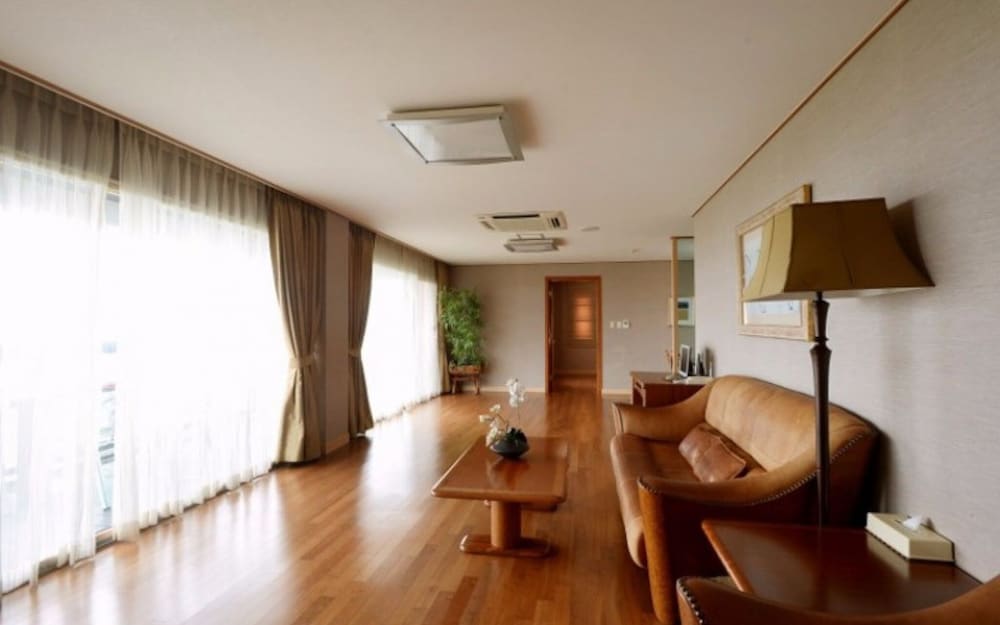 Seogwipo Soul Pension view 2