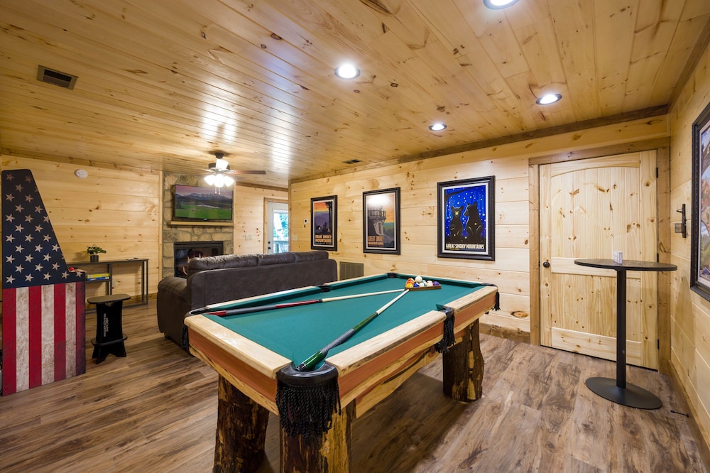 Stunning 4 4 Cabin Hot Tub Amazing Views view 3