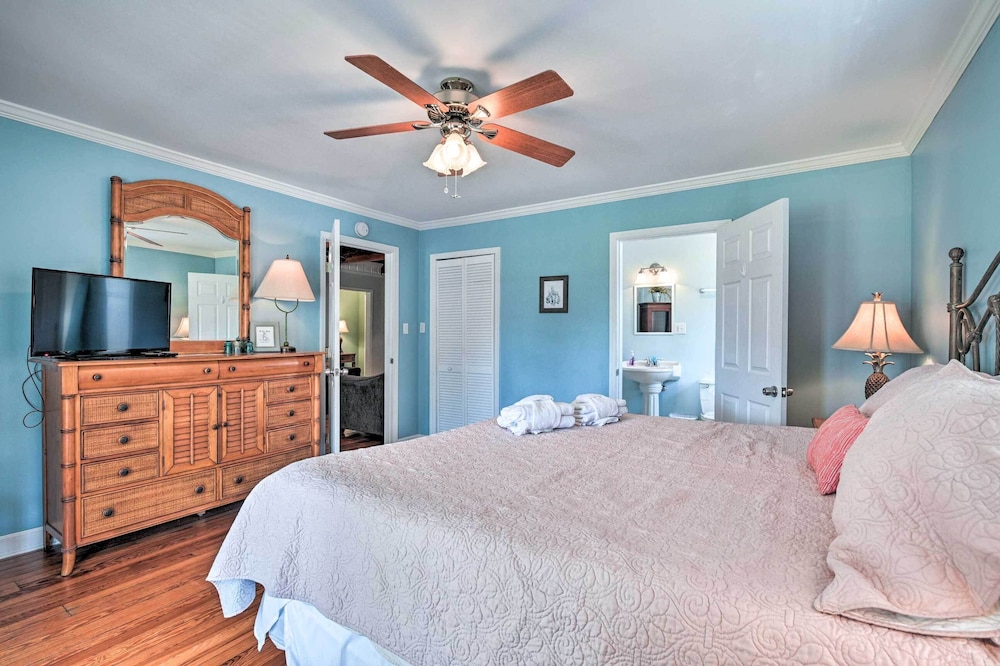 Murrells Inlet Upstairs Unit: 1 Block to Beach! view 4