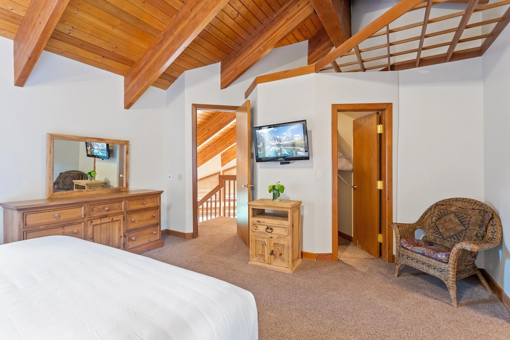 Pinnacle at Deer Valley Resort - Four Bedroom Condo with Hot Tub #1470 4 Condo