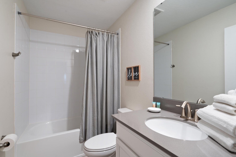 1194 Drop Lane