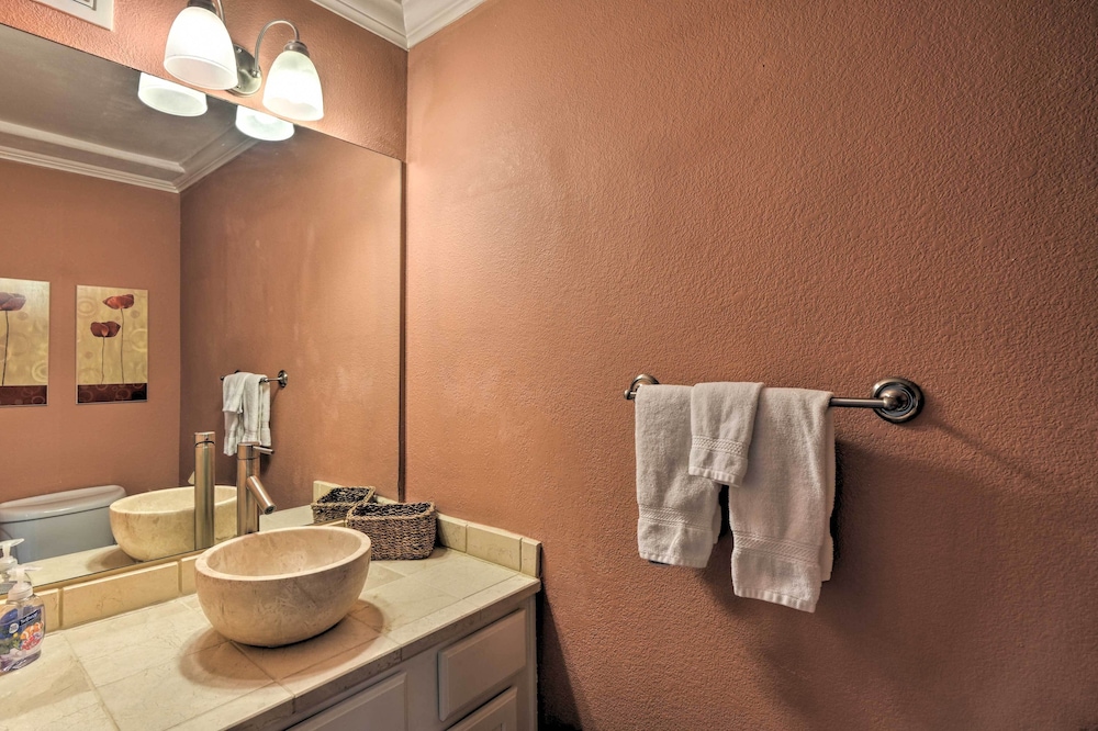 Fantastic Frisco Retreat: Walk: 1 Mi to Main St! view 2
