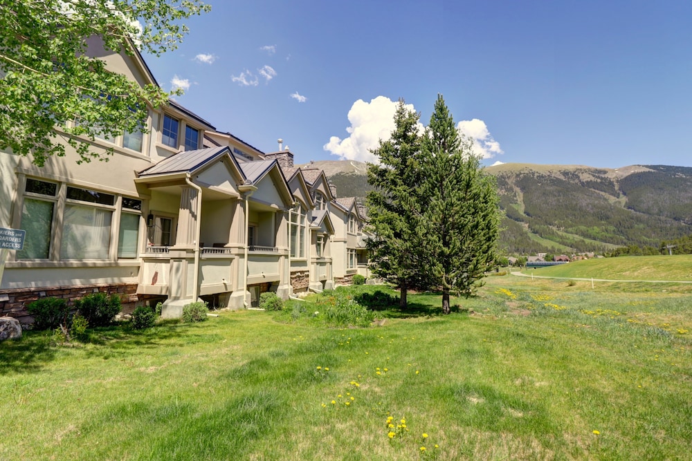 Summit County Vacations - Newly Renovated, Slope-Side Walk-In Walk-Out, Top Floor, Views of Ten Mile Range - ER4 by Redawning - Property Image 9