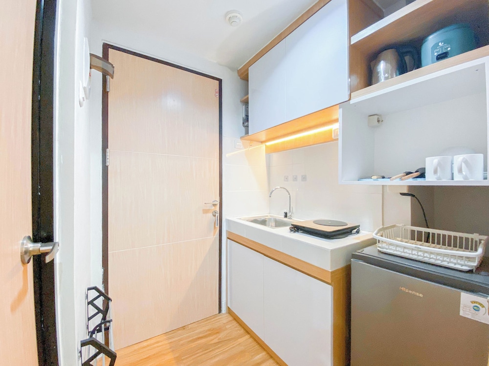 Cozy And Enjoy Living Studio At The Alton Apartment