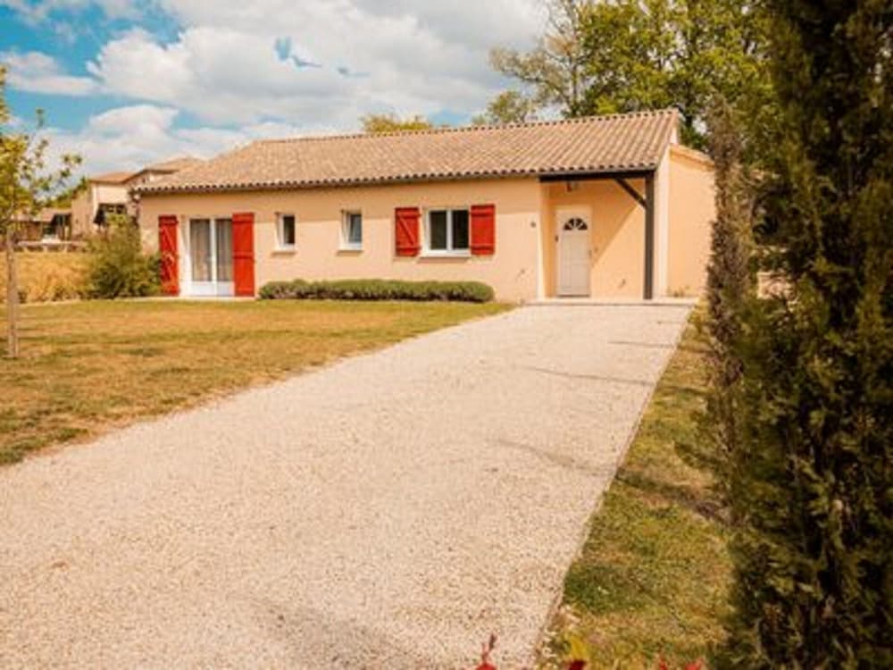 Spacious Villa With Large Garden en Vasles