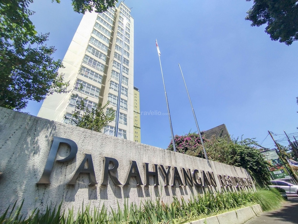 Modern 2Br Apartment Without Living Room At Parahyangan Residence