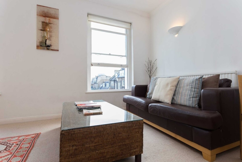 1 Bedroom Apartment in Notting Hill Accommodates 2