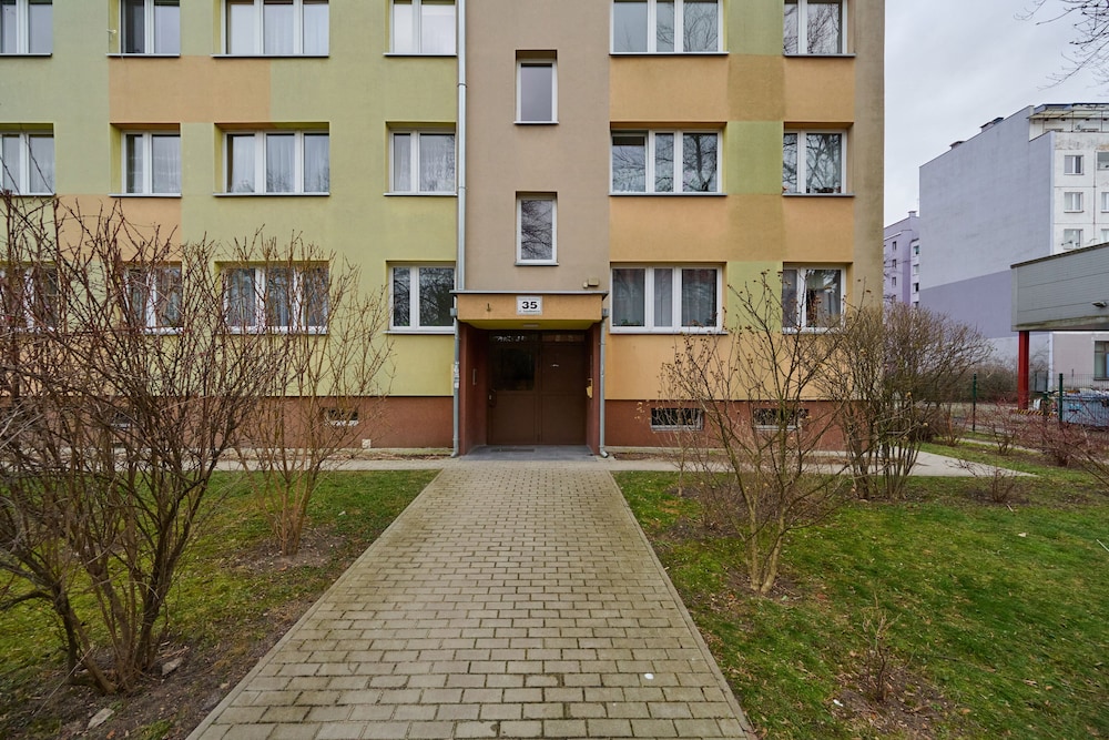 Zegadłowicza Riverside Studio by Renters view 2
