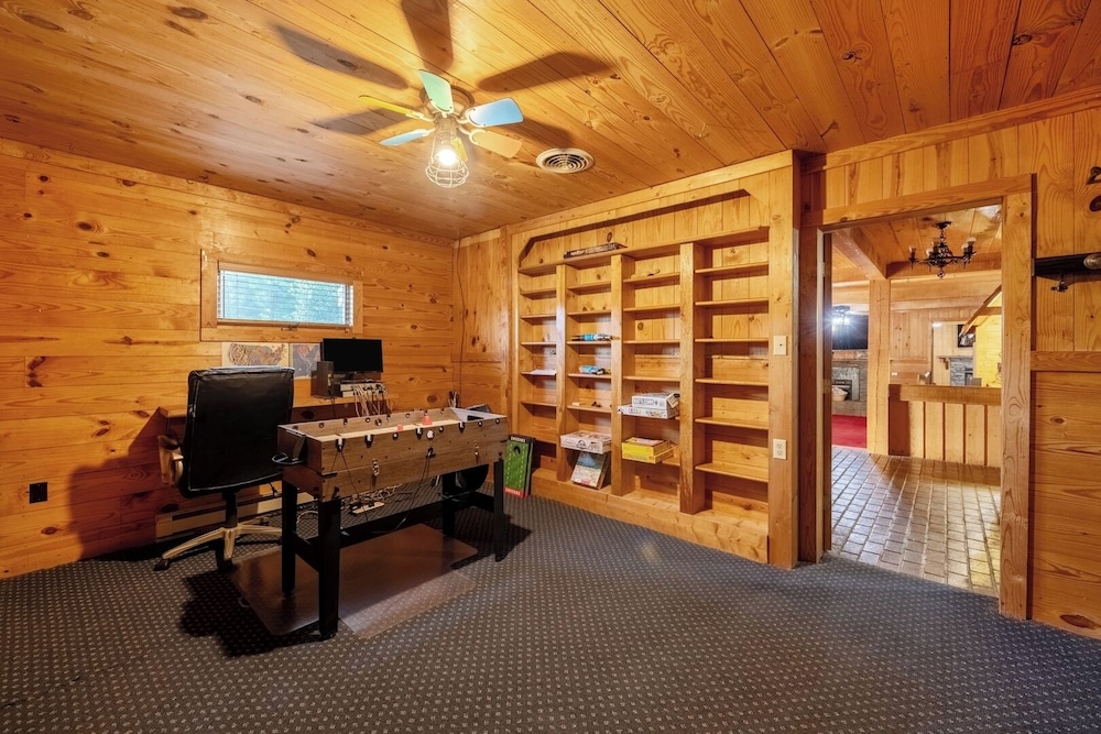 Pet-friendly 3BR Lake House Firepit & Pier