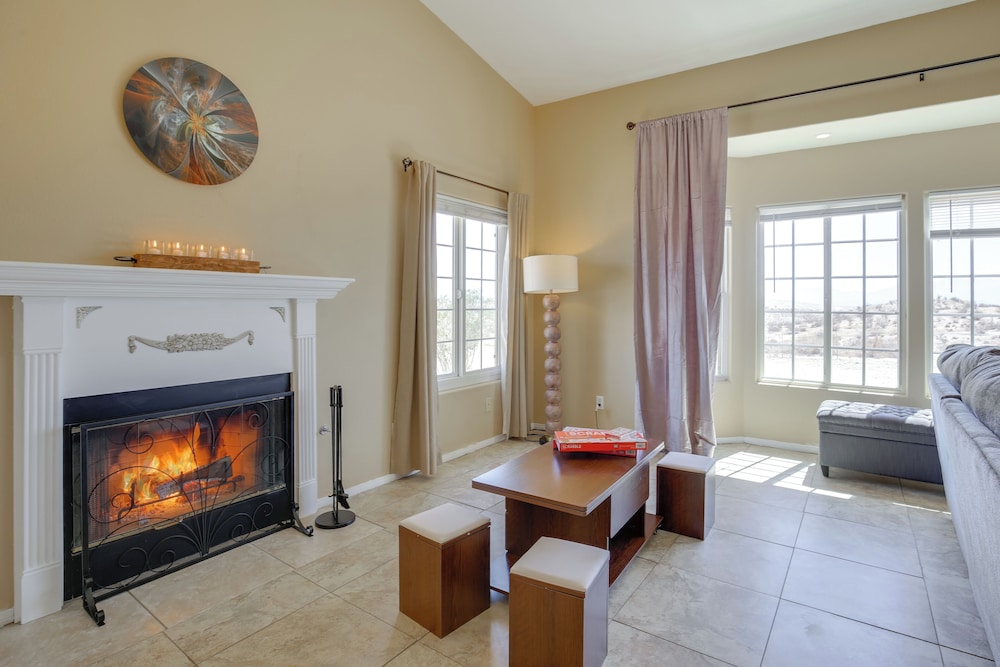 Desert Escape: 360 Mtn Views & Saltwater Pool/spa