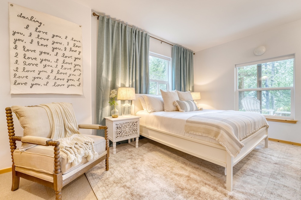 Buttercup Bay Hideaway by Avantstay Cozy Escape w Fire Pit Walk to Beach
