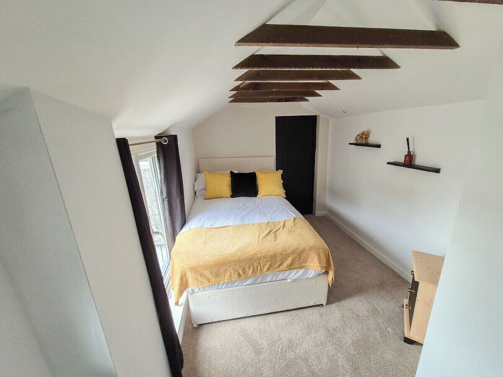 4 Bedroom House Near Swansea Marina & City Centre