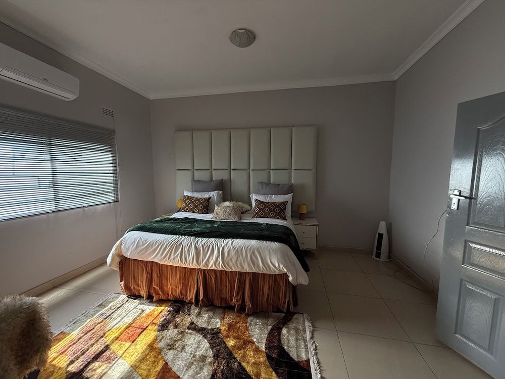 Spacious & Modern 3-bedroom Foxdale