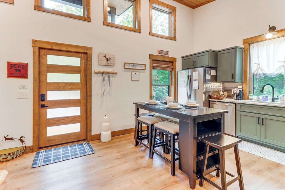 Ellijay Resort Home w/ Hot Tub & Fire Pit!