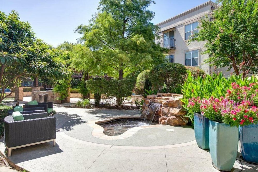 Landing Apartments - North Dallas
