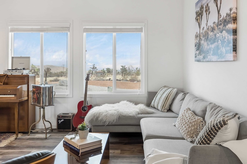 Pool, Spa, Pickleball & Piano Near Pioneertown Harmony House by Avantstay