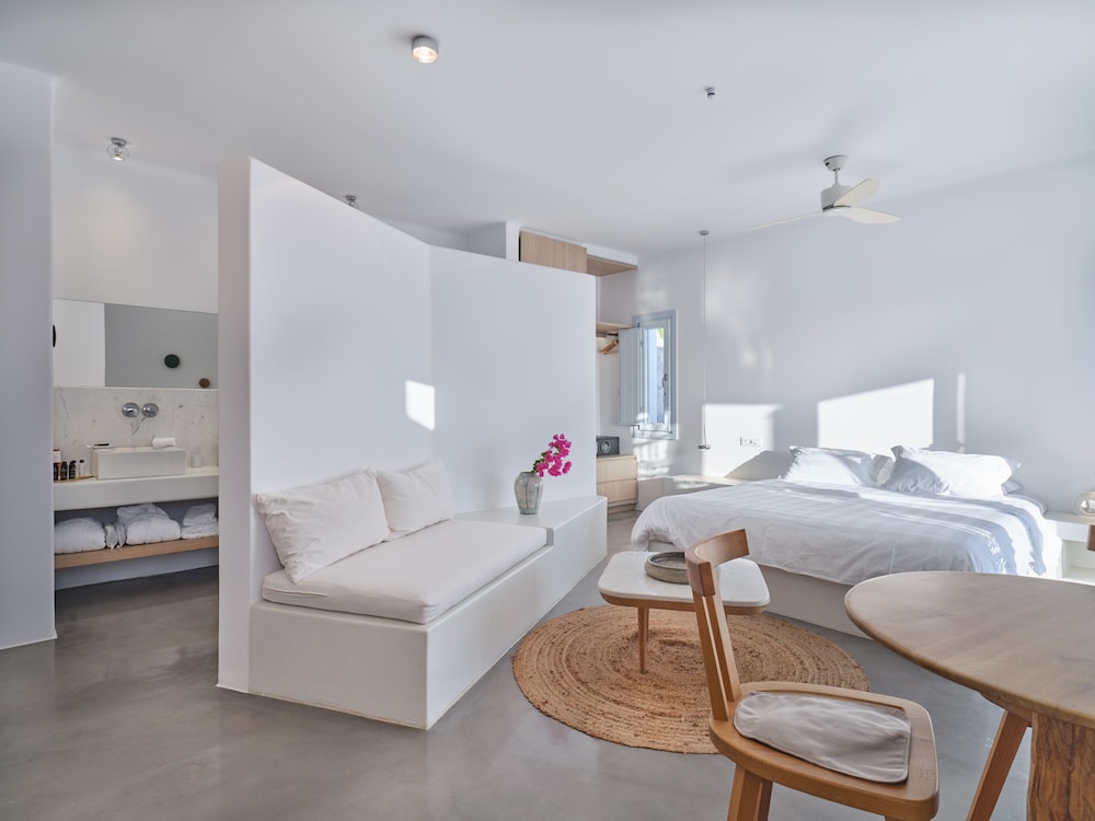 Santorini Heights