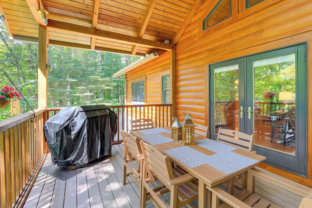 Near Boone-custom Built Cabin: 3 BR 3 BA W/hot Tub