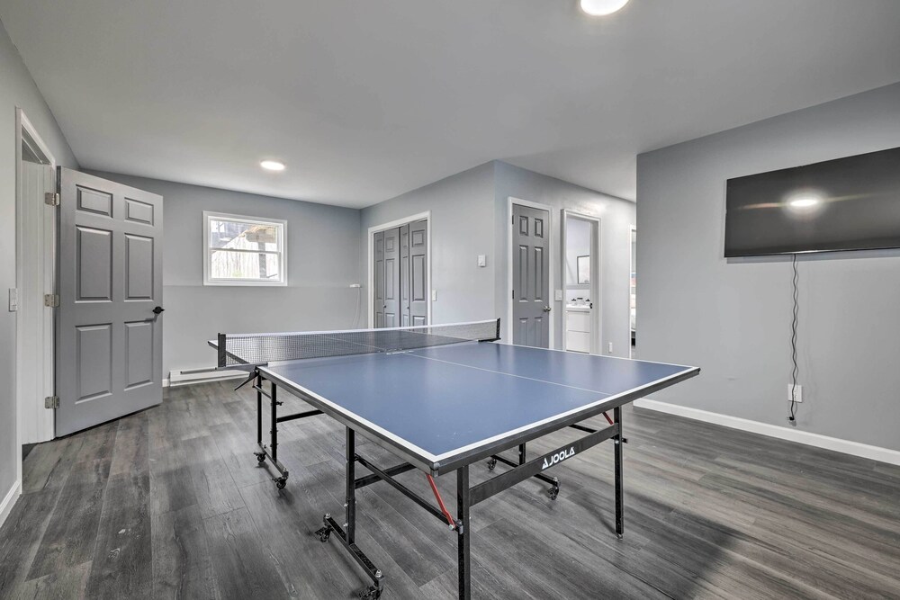 Poconos Vacation Rental w/ Hot Tub, 7 Mi to Skiing view 3