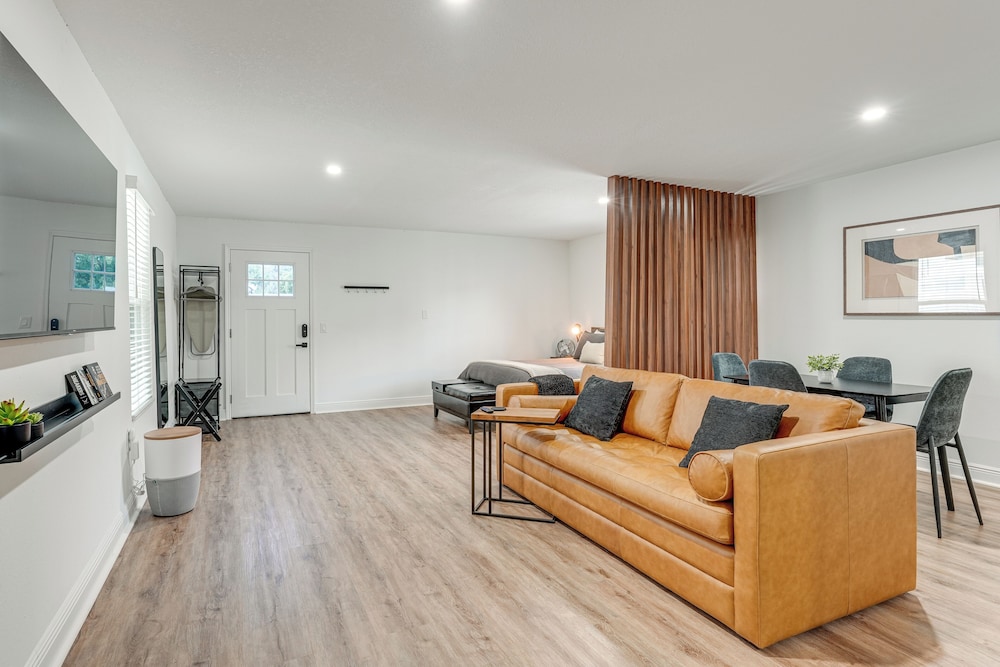 Stylish Lakeland Studio w/ Workspace